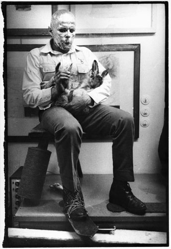 יוזף בויס, איך מסבירים תמונות לארנבת מתה, 1965