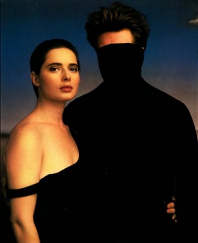 דיוויד לינץ' ואיזבלה רוסוליני, צילום אנני ליבוביץ', מתוך דיוקנים ללא פנים==.